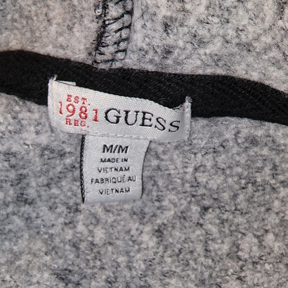 💥Sale💥Guess Sweater/Hoodie - Picture 2 of 4